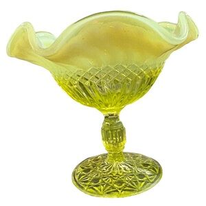 Vintage Vasoline Uranium Glass Opalescent Capote, Yelle-Green, L.G. Wright